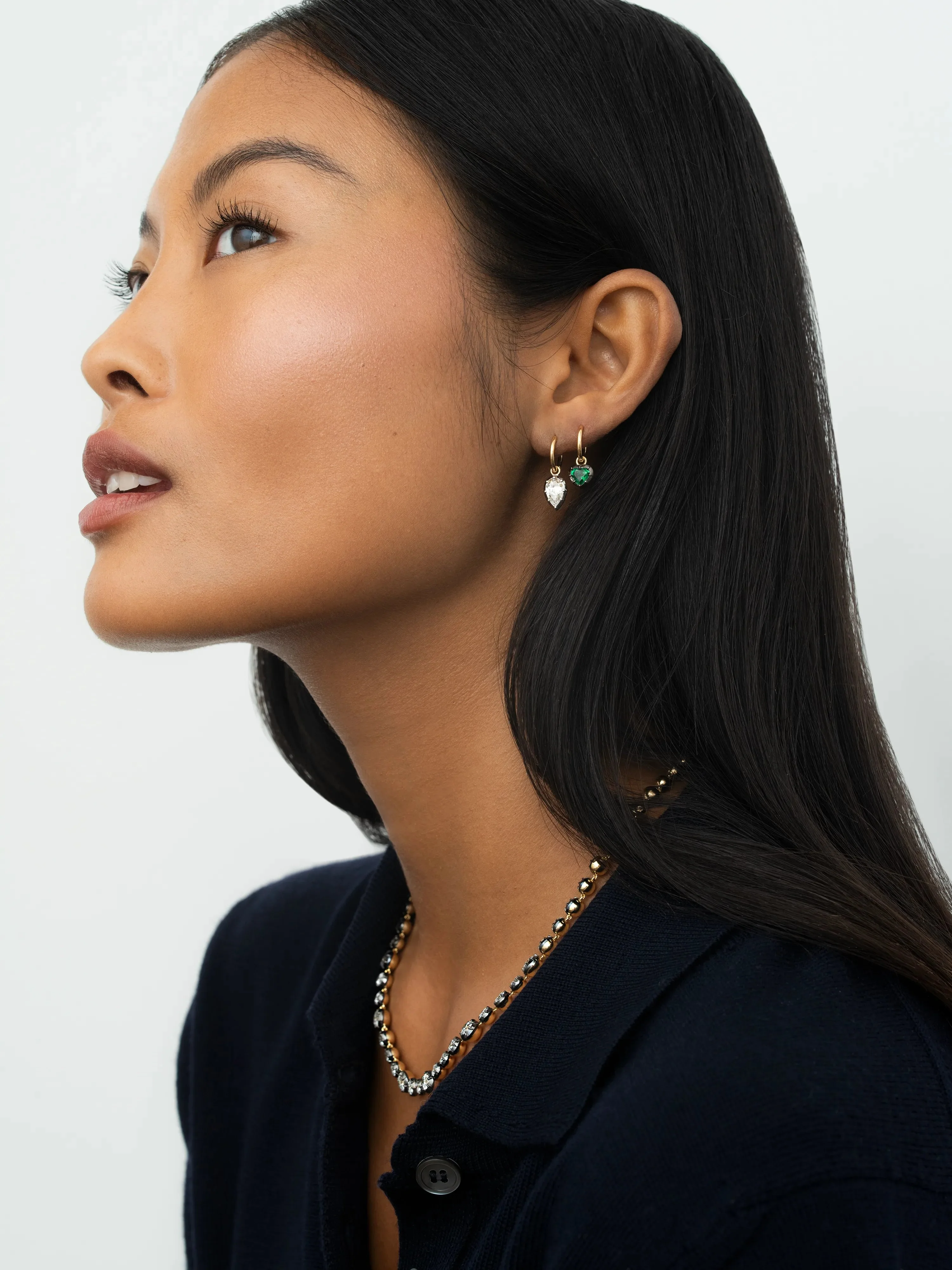 0.50ct Heart-Shaped Emerald & Blackened Gold Gypset Hoop Earrings - Image 3
