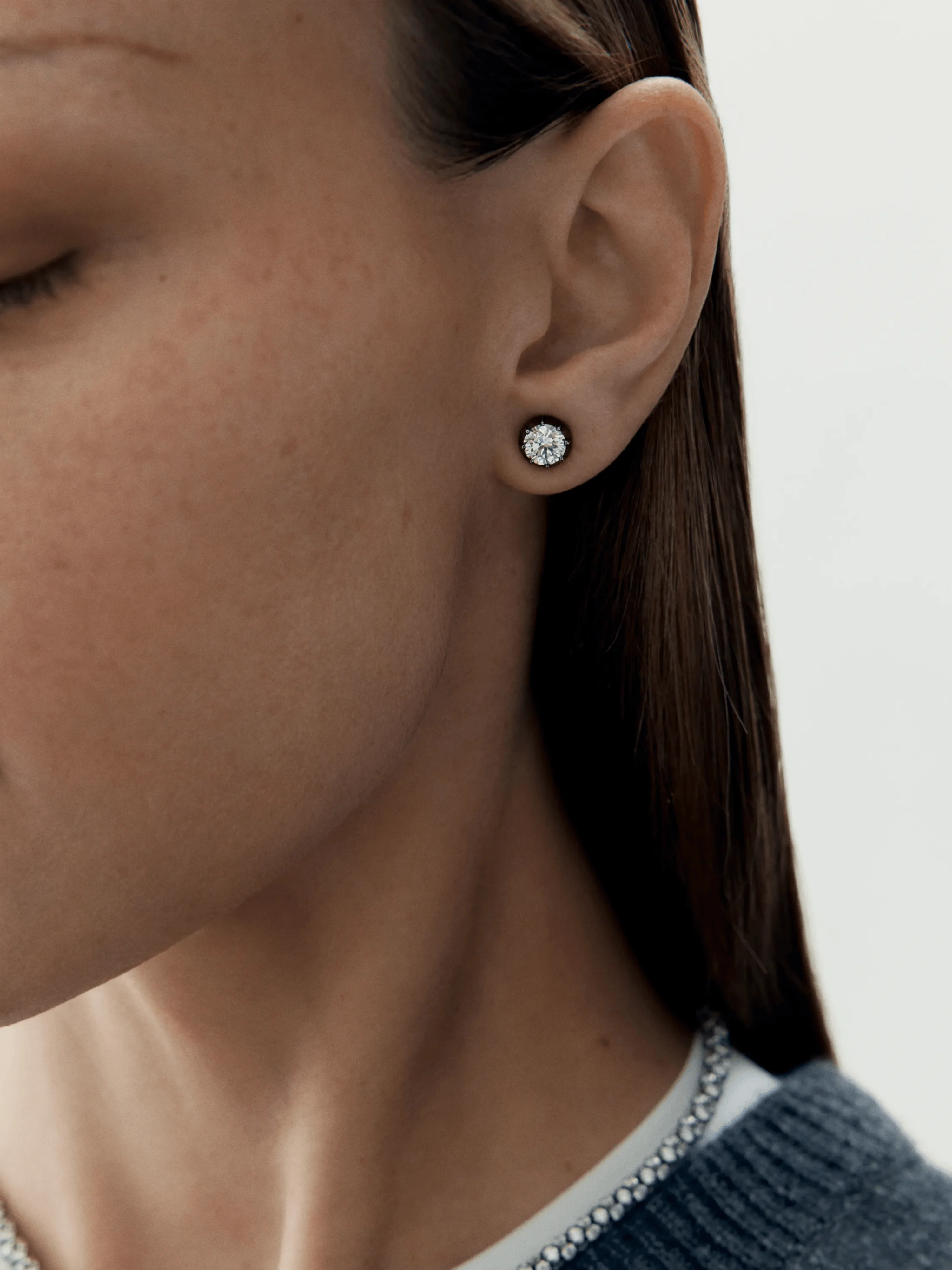 1ct Diamond & Blackened Gold Stud Earrings - Image 3