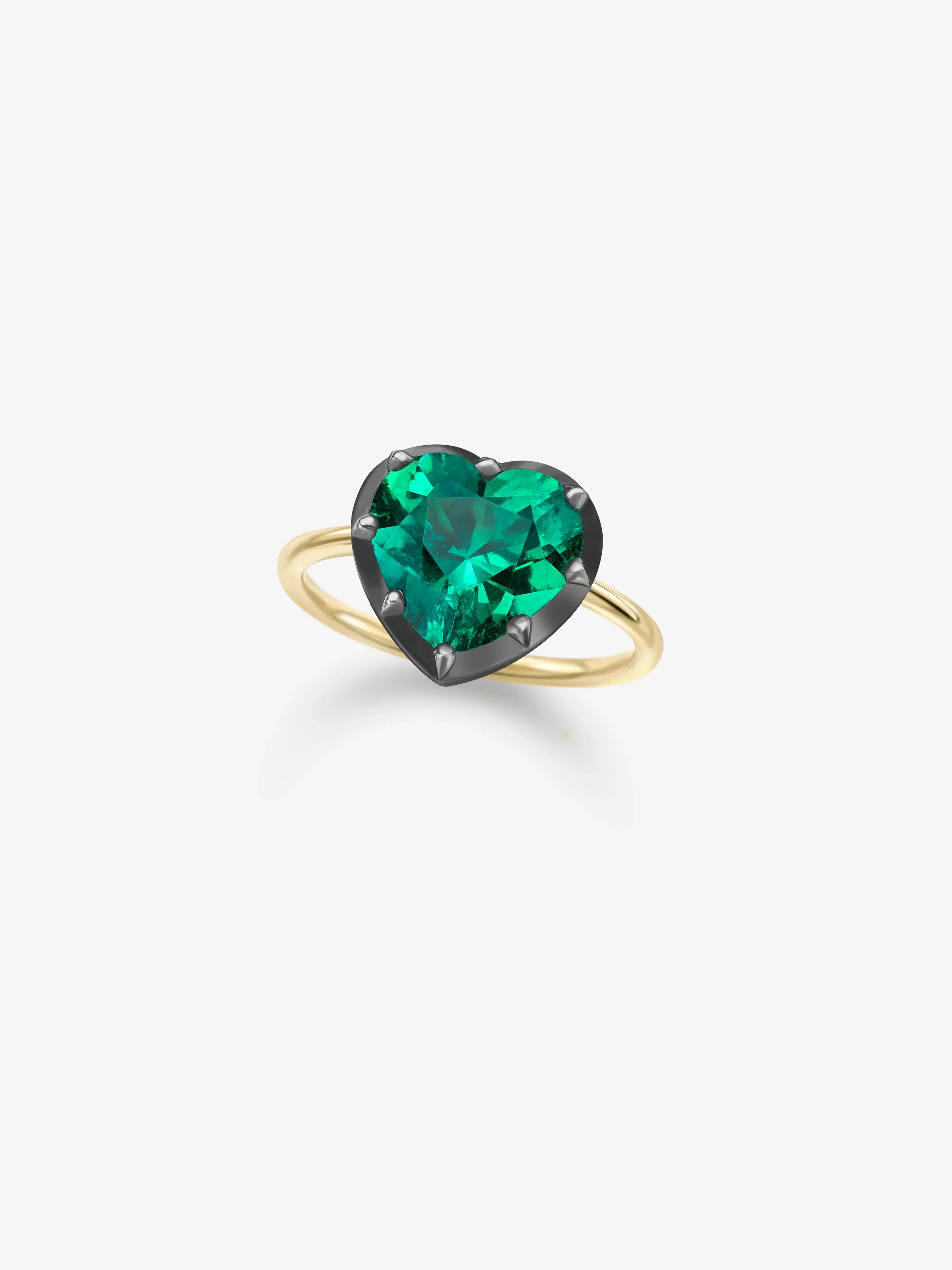 3.80ct Heart-Shaped Emerald Button Back Ring - Image 4