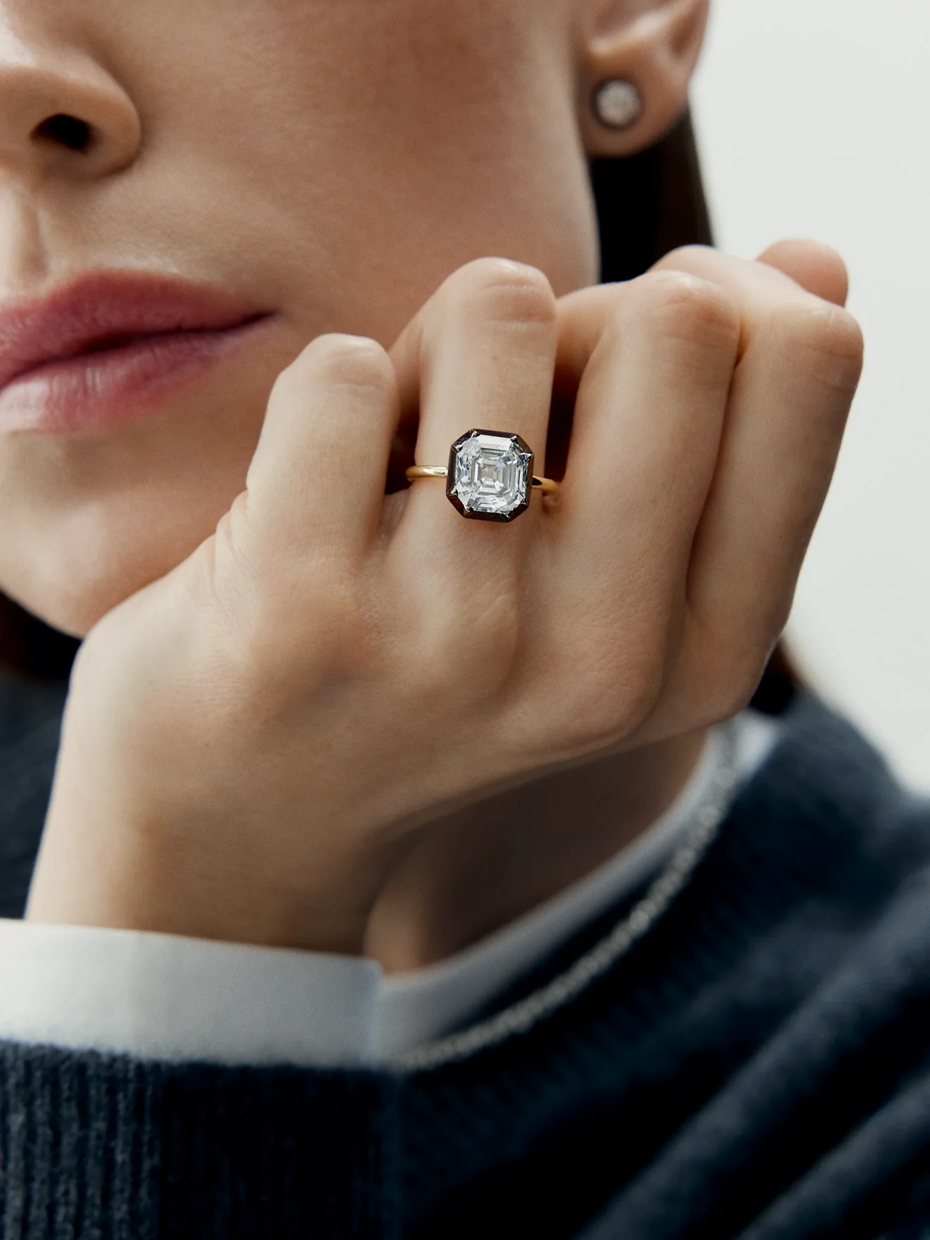 5.21ct Emerald Cut Diamond Button Back Ring - Image 3