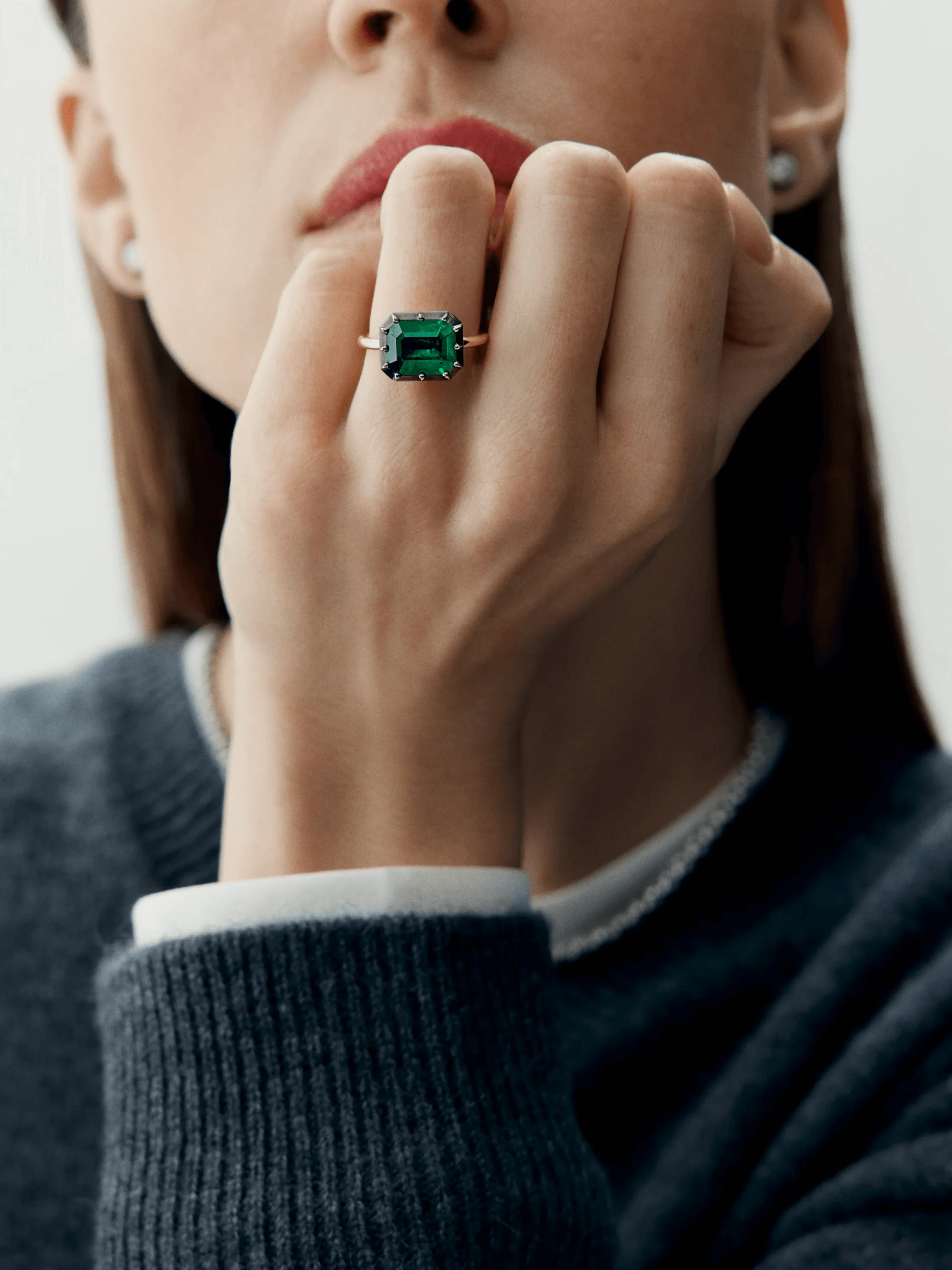 5.54ct East-West Emerald Cut Emerald Button Back Ring - Image 3