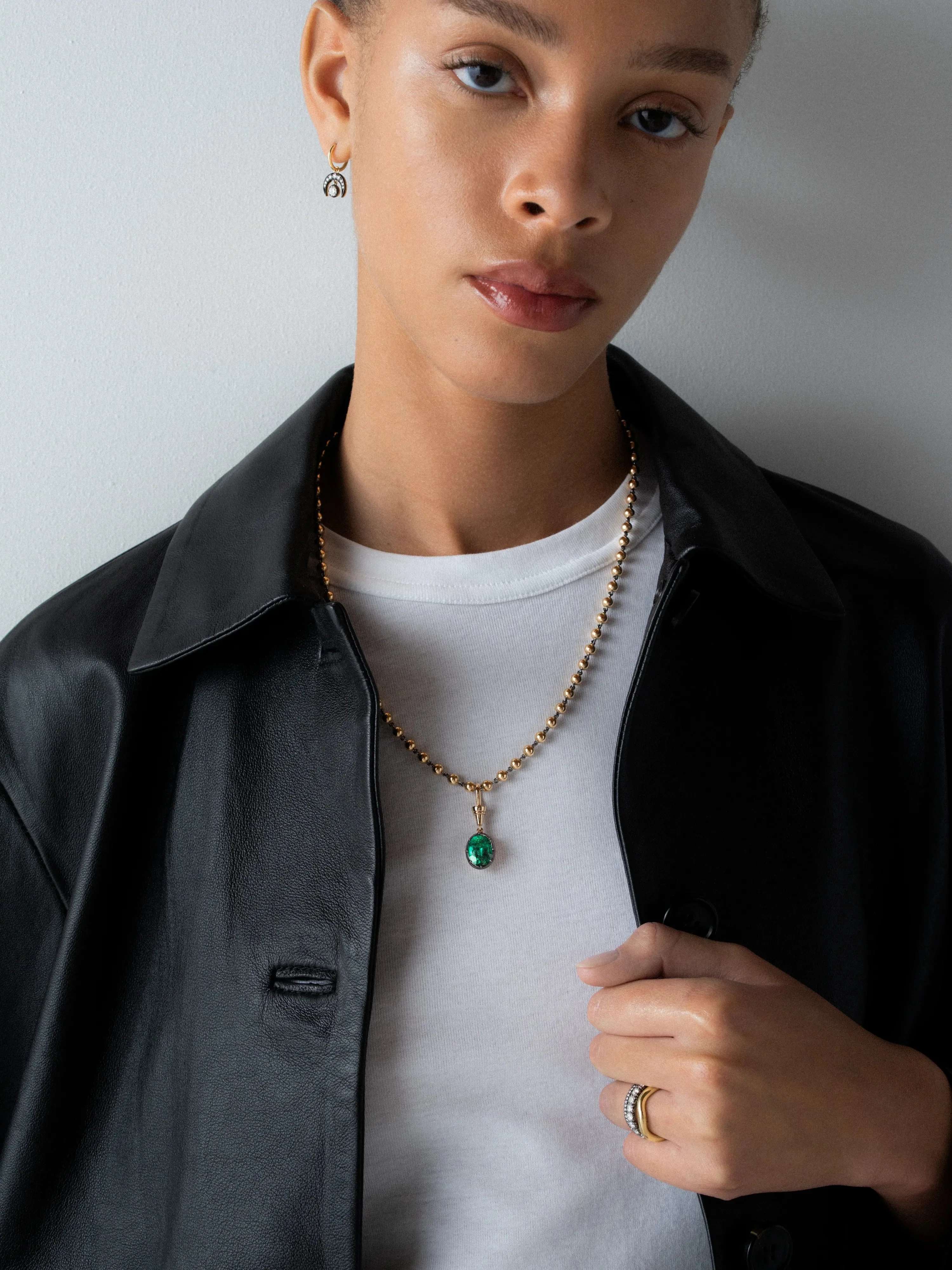 Ball n Chain 4.97ct Oval Cut Emerald Pendant - Image 3