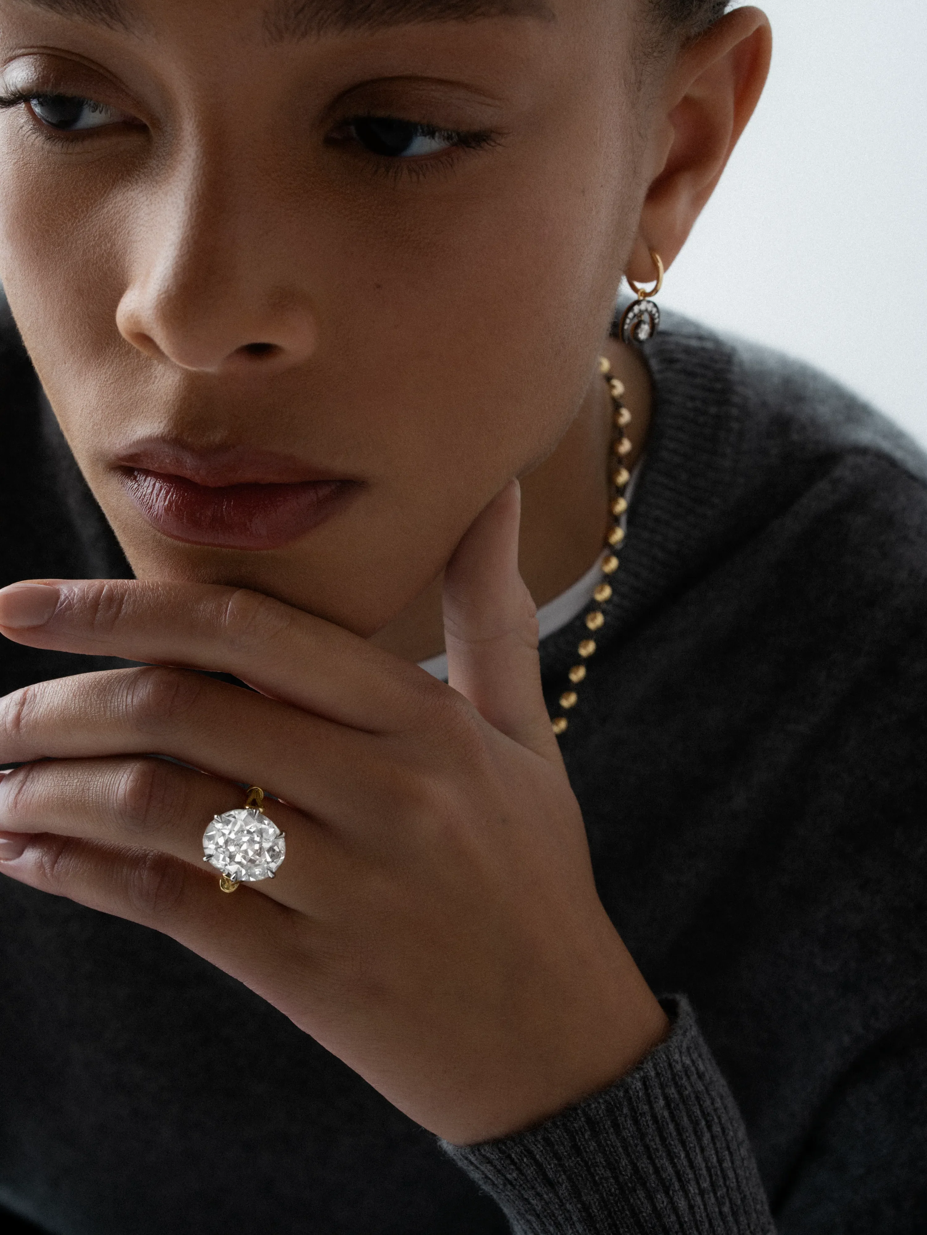Georgian Loop 9.33ct Oval Diamond Ring - Image 3